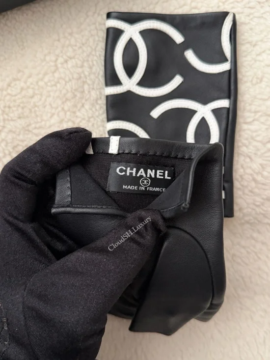 Auth Chanel 22S All Over CC logo Black Leather Fingerless Gloves - Kept Unused - Picture 6 of 9